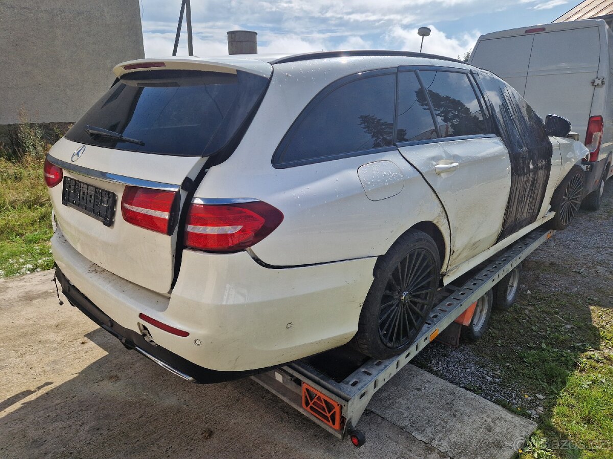 Mercedes-Benz Combi E220d 2017 AMG Line - 3