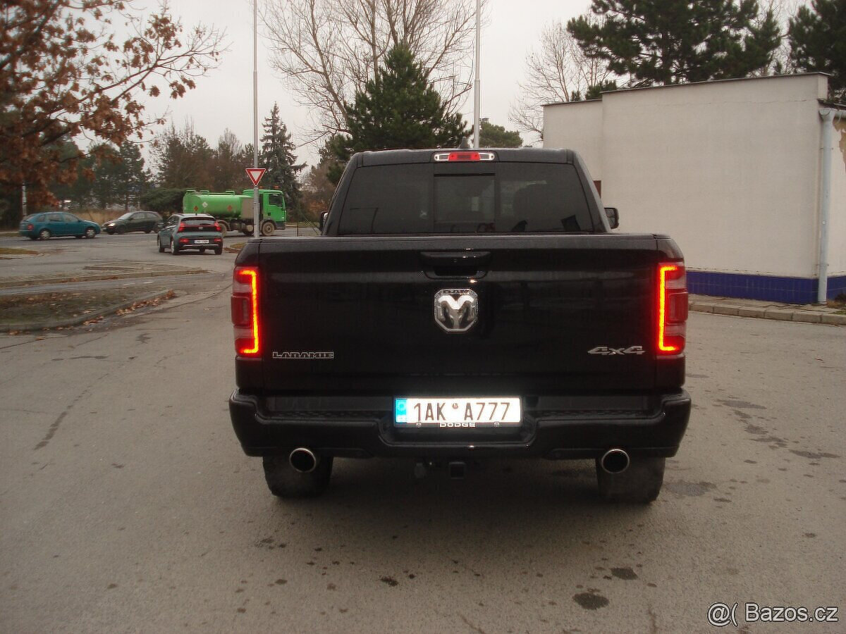 Dodge RAM 1500 LAREMIE 5.7 HEMI - 3