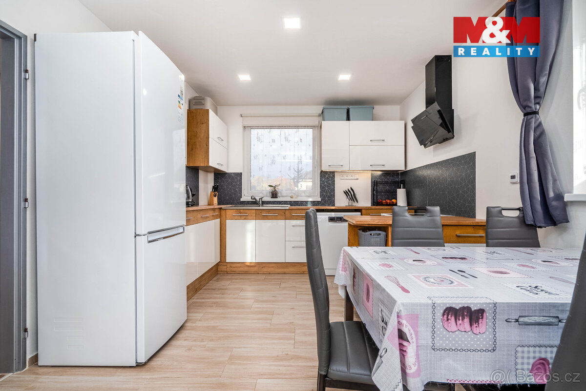 Prodej rodinného domu 5+1, 1205 m², Černá u Bohdanče - 3