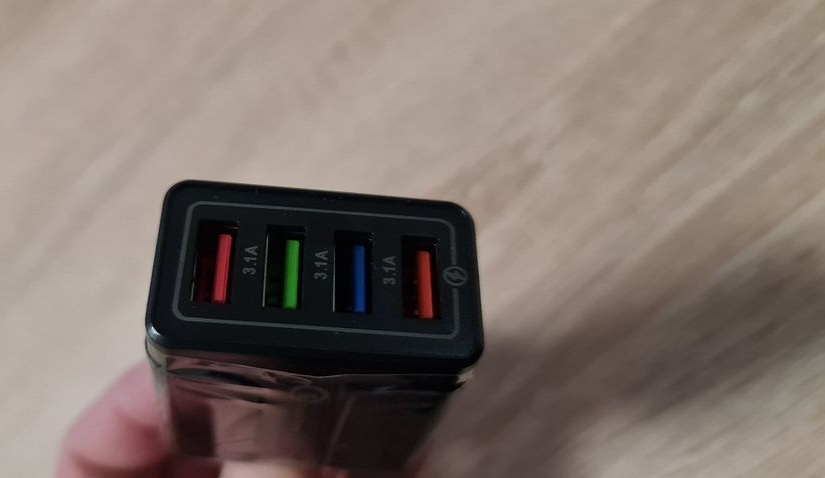 4xUSB nabíječka s Quick Charge 3.0 výkonem - 3