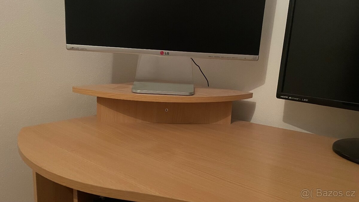 Pc stůl - 3
