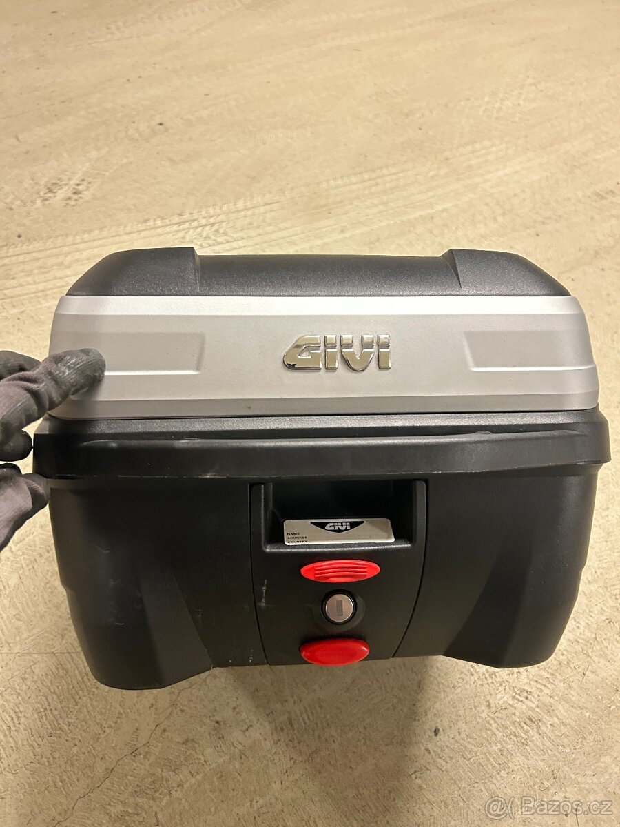 Prodám kufr Givi Bold (32 l) s plotnou - 3