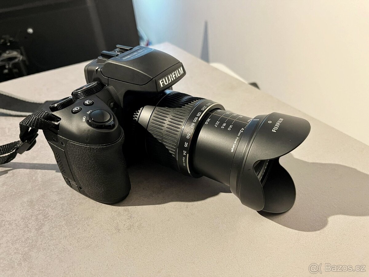 Fujifilm FinePix HS30 EXR - 3