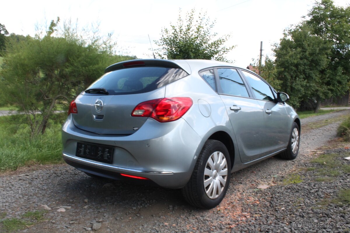 Opel Astra 1.4T 103kW, 2 x Majitel, Servisní kniha - 3