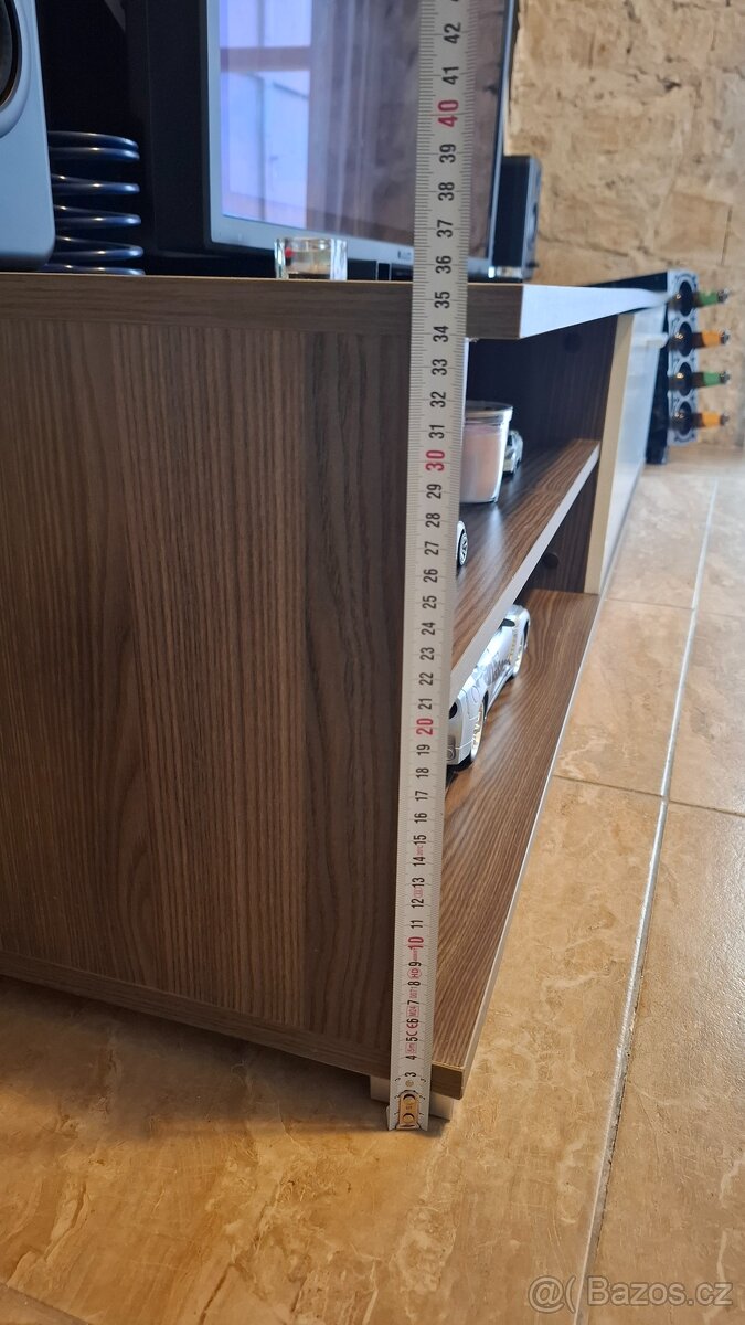 Tv stolek,Tv kříňka - 3