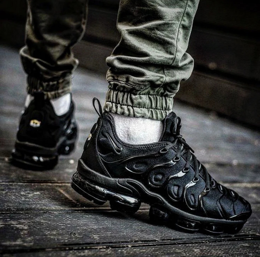 NIKE Air VaporMax PLUS 2019 "Triple black" - 3