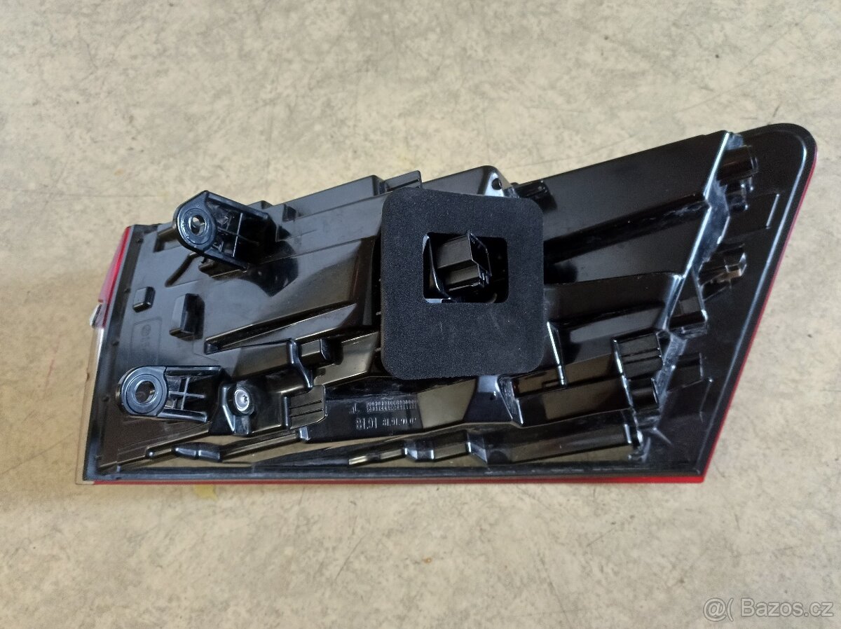 Škoda Superb 3 combi - Zadní levé světlo 3V9945207C - 3