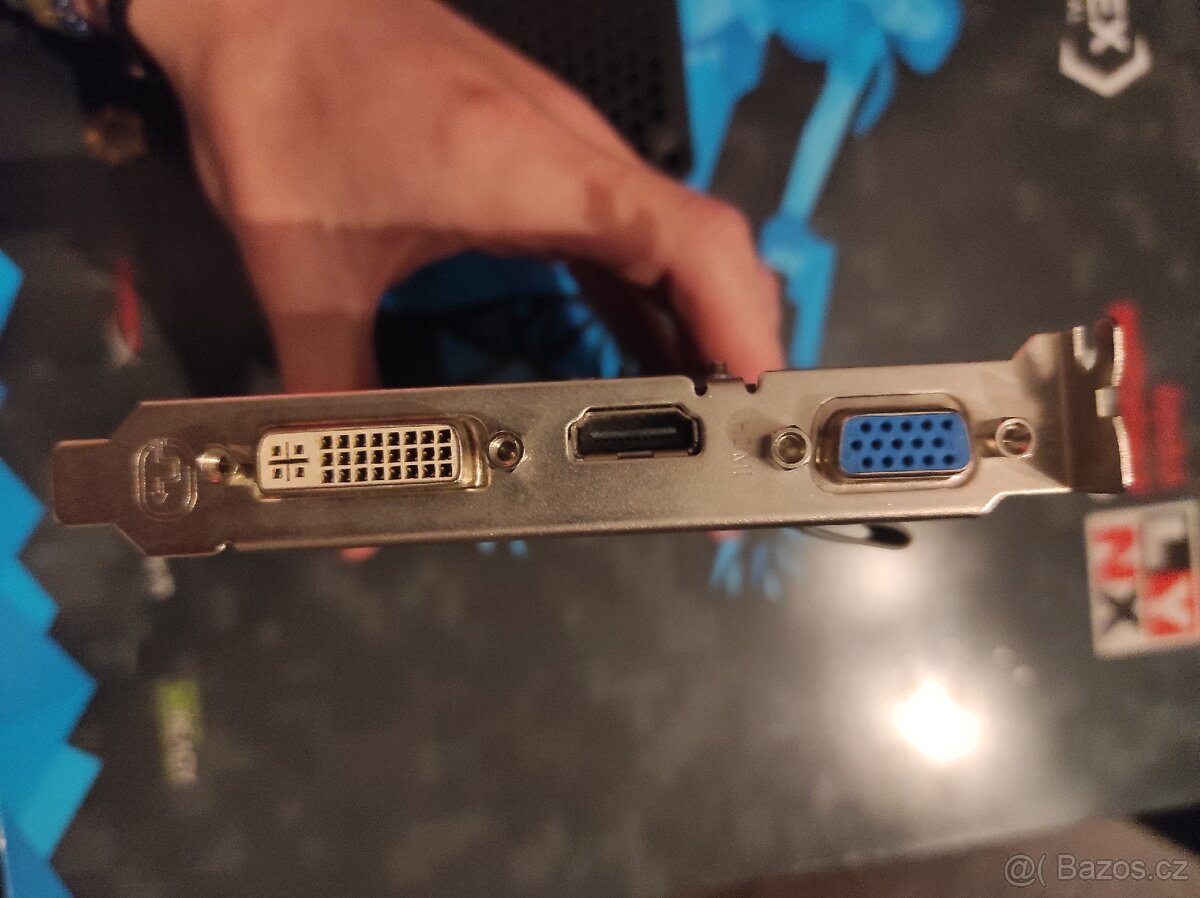 Grafická karta Sapphire ATI Radeon HD 4550 HyperMemory - 3