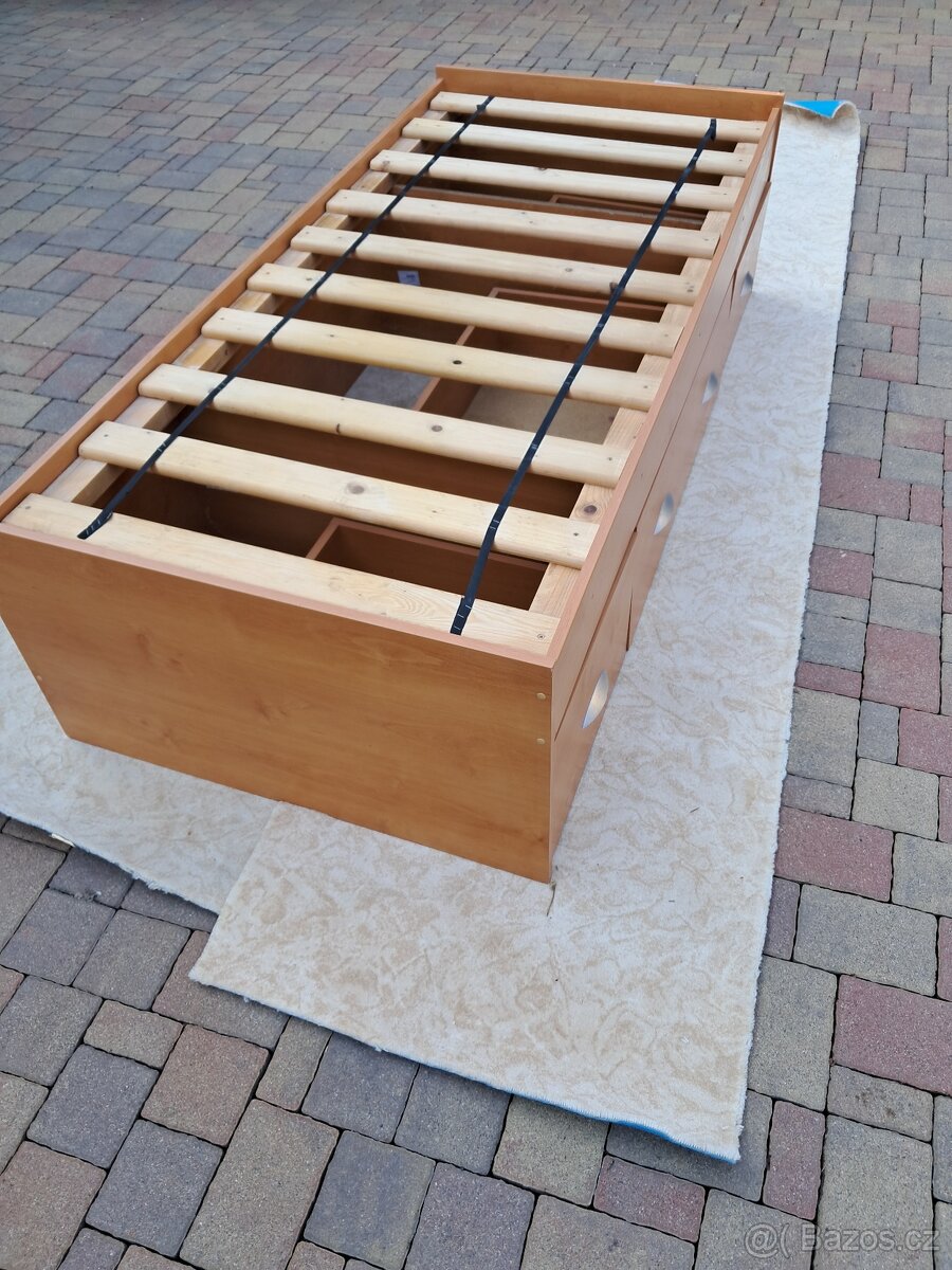 POSTEL S ROŠTEM A TŘEMI ŠUPLATY - 3