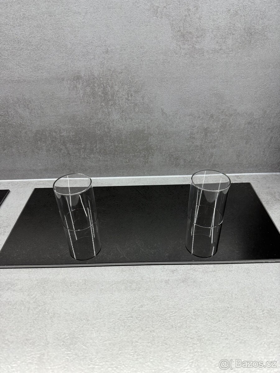 Vitrína na přilby - 3