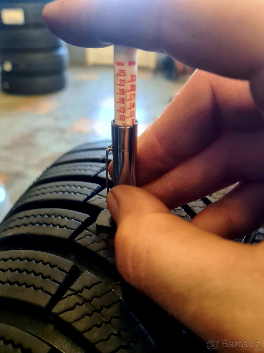 255/45/18 - 3