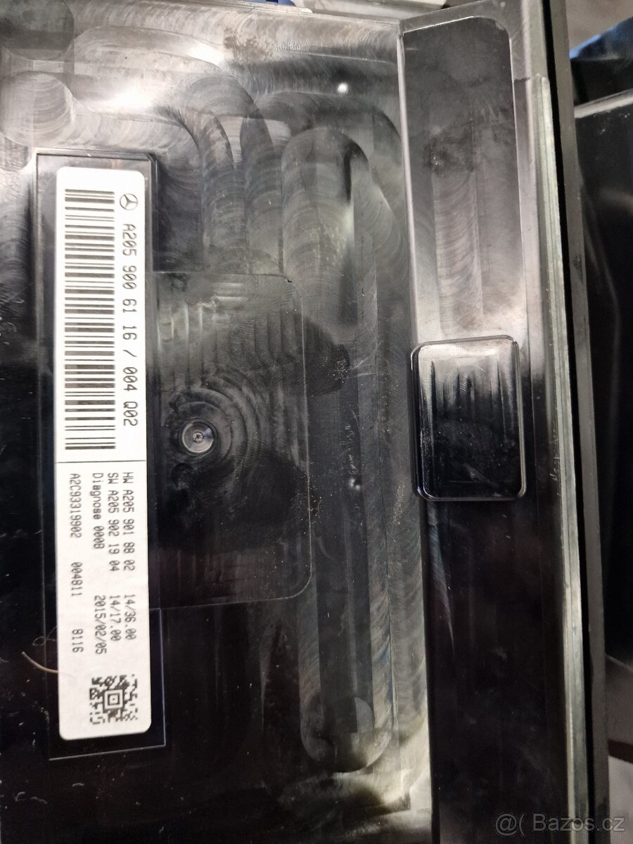 Mercedes C W205 interiér - 3