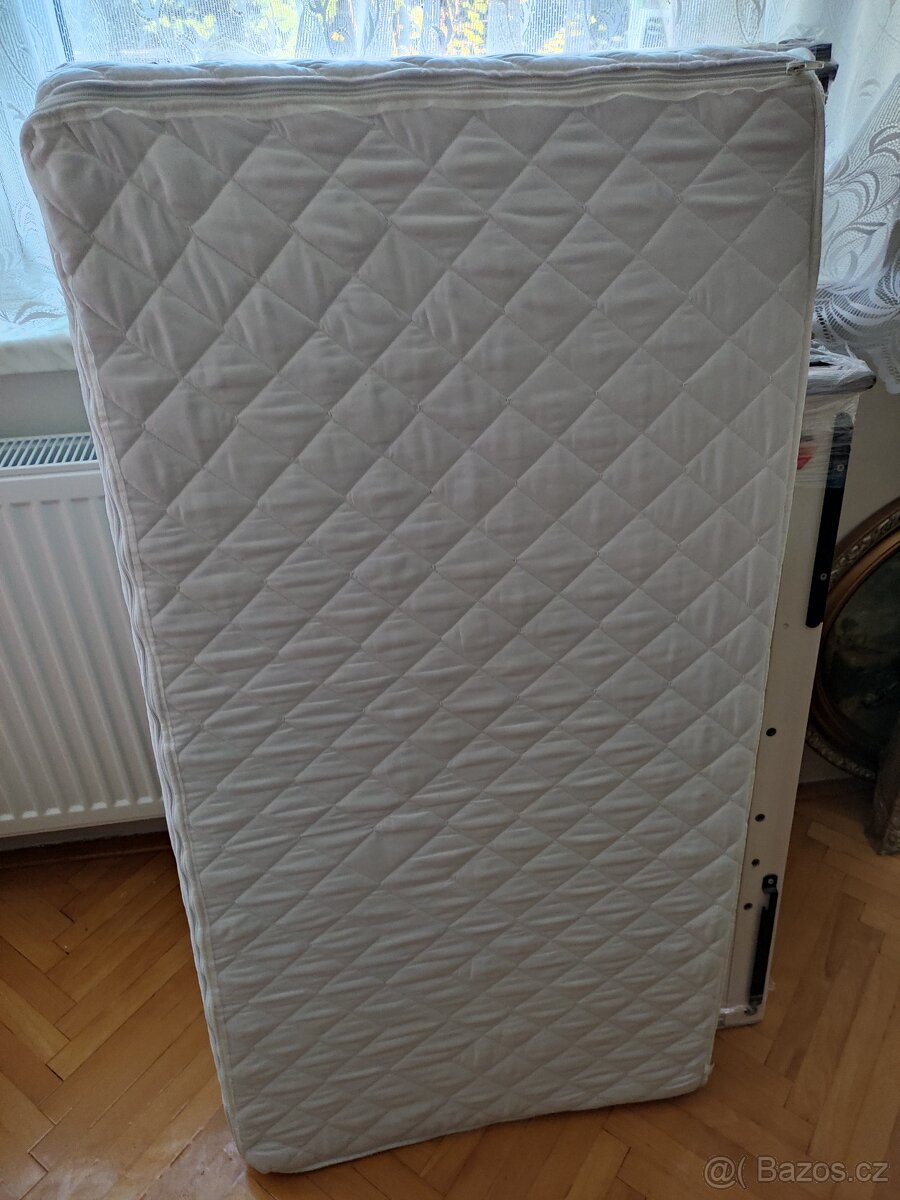 Postýlka - použitá, bez vad, včetně povlečení aj. - 3