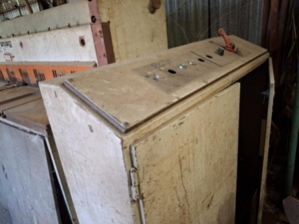 Tabulové nůžky NTE 2000/2,5B z roku 1977 - 3