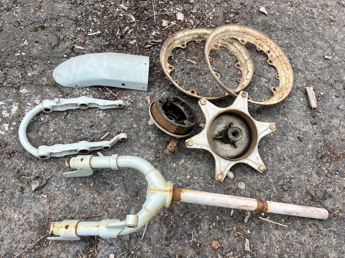 ČZ 175 / 501 - 502 Prase VIDLICE - 3