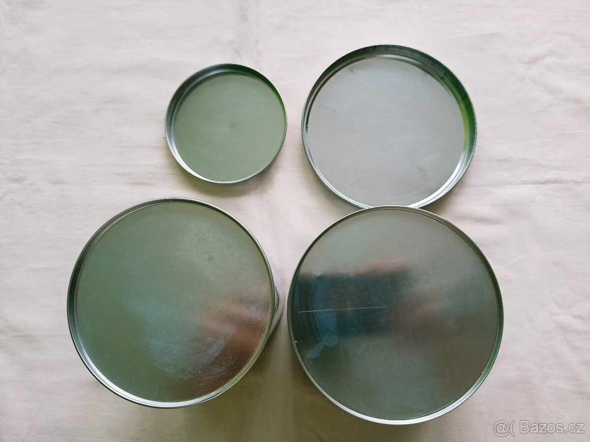 sada plechovek s víkem se psy - 3