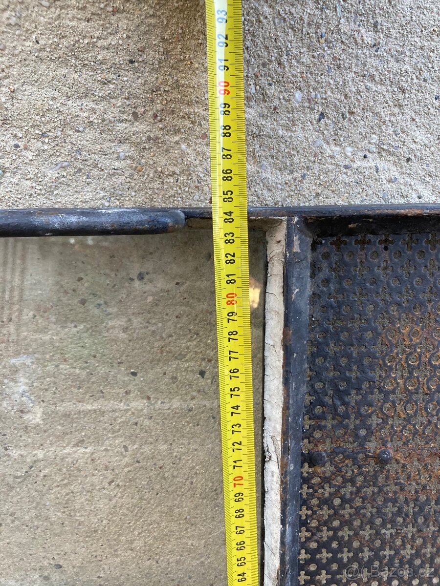 Staré okno železné - 3