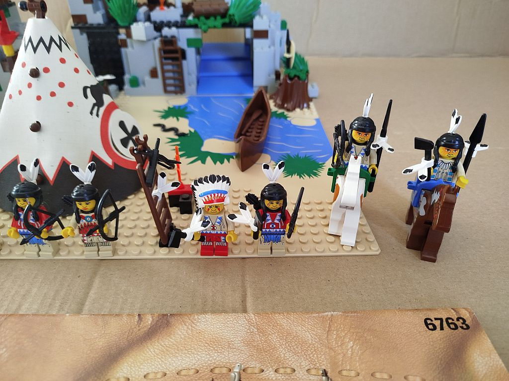 Lego 6763 Rapid River Village - 3