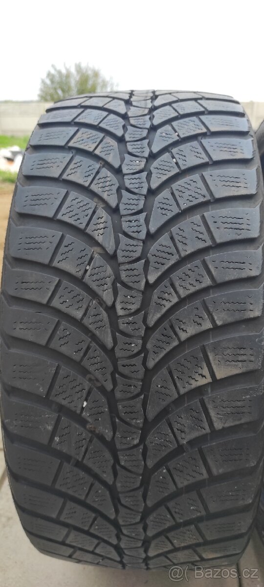 Kumho 245/40 r18 - 3