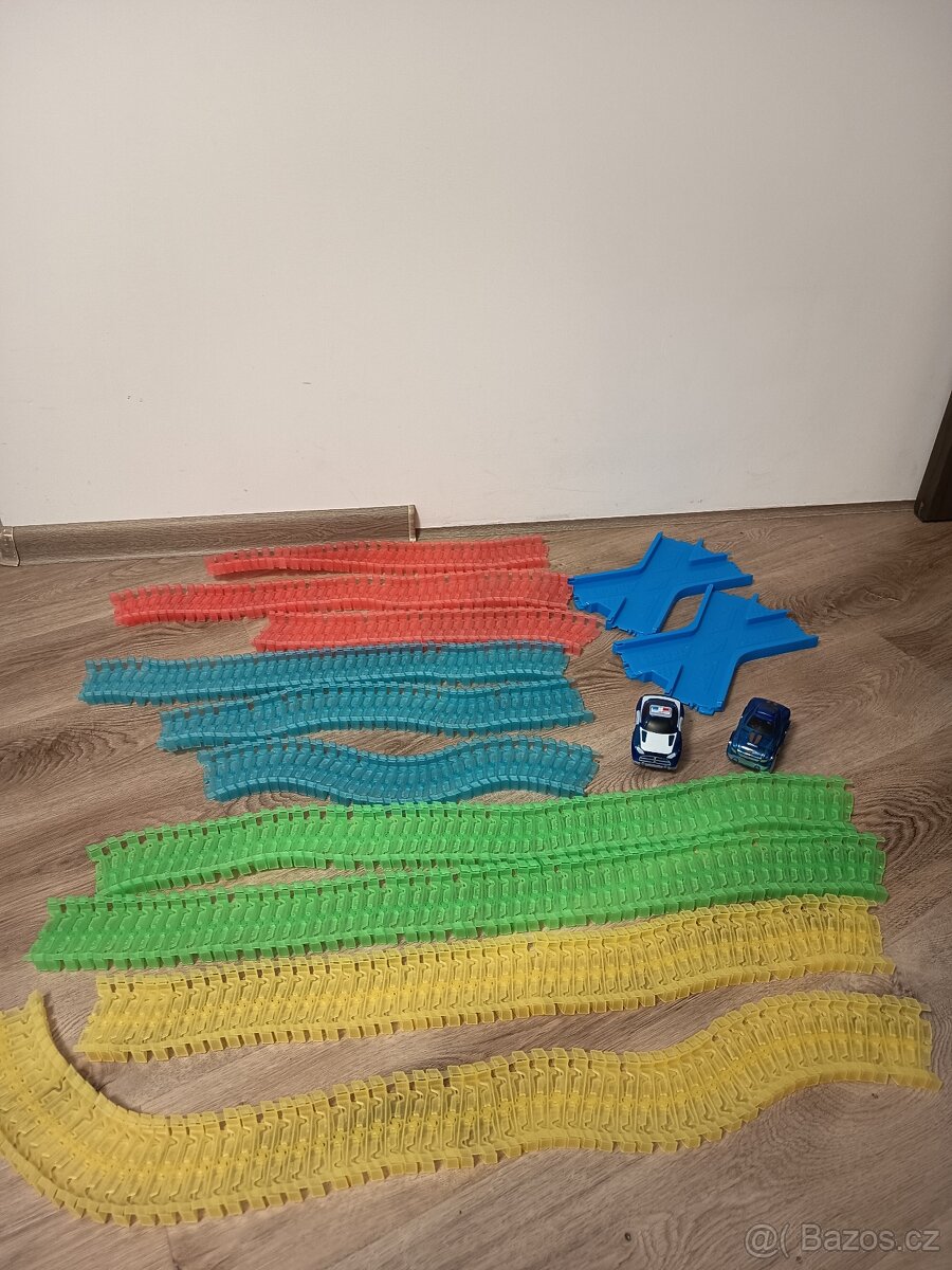 Svítí autodráha se 2 autíčky - 3