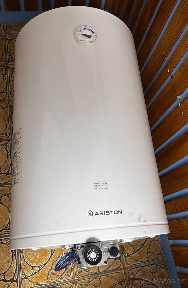 Plynový bojler Ariston 100V CA - 3