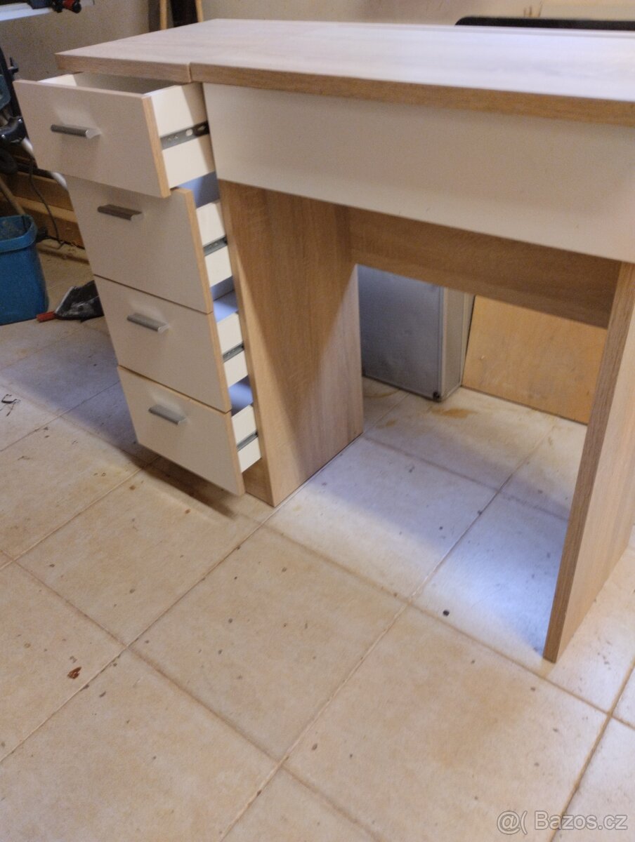 Kosmetický stolek - 3