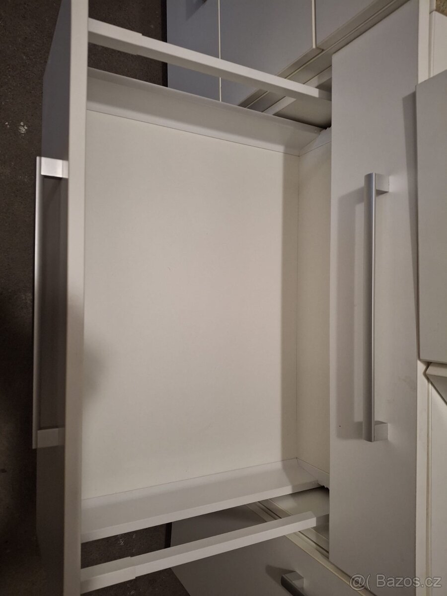 Kuchyňská linka se spotřebiči - 3