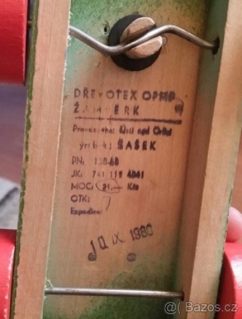 Stará tahací,cinkací,dětská hračka,lezoucí panenka na klíček - 3