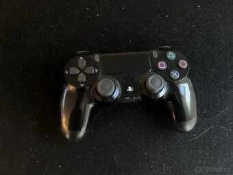 Prodám ps4 pro 1TB s nabiječkou na ovladač - 3