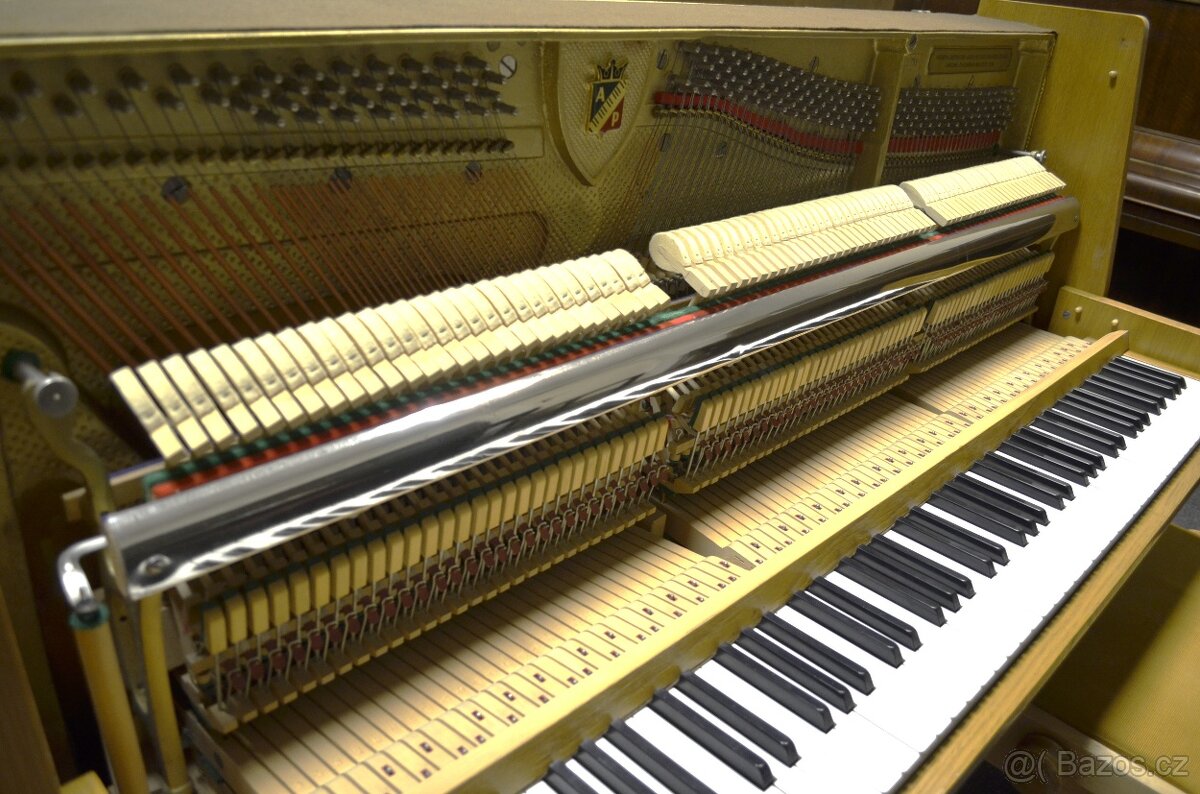 K zapůjčení pianino PETROF+židlička. - 3