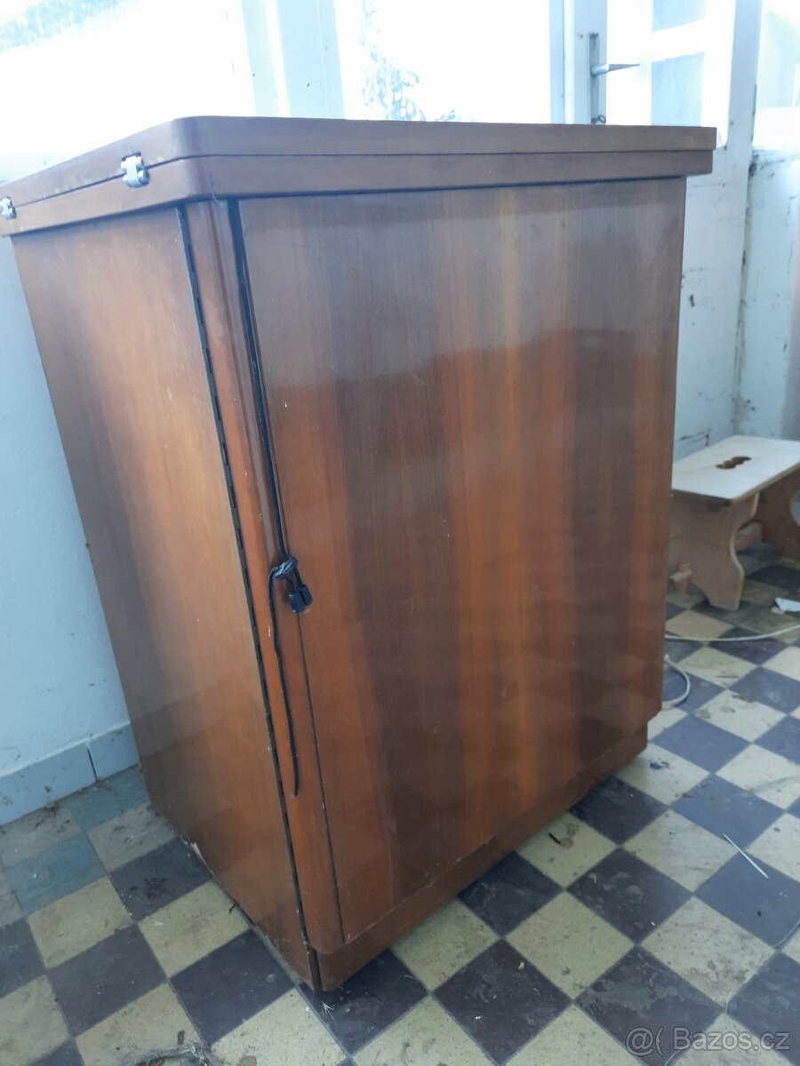 Elektrický šicí stroj Lada - 3