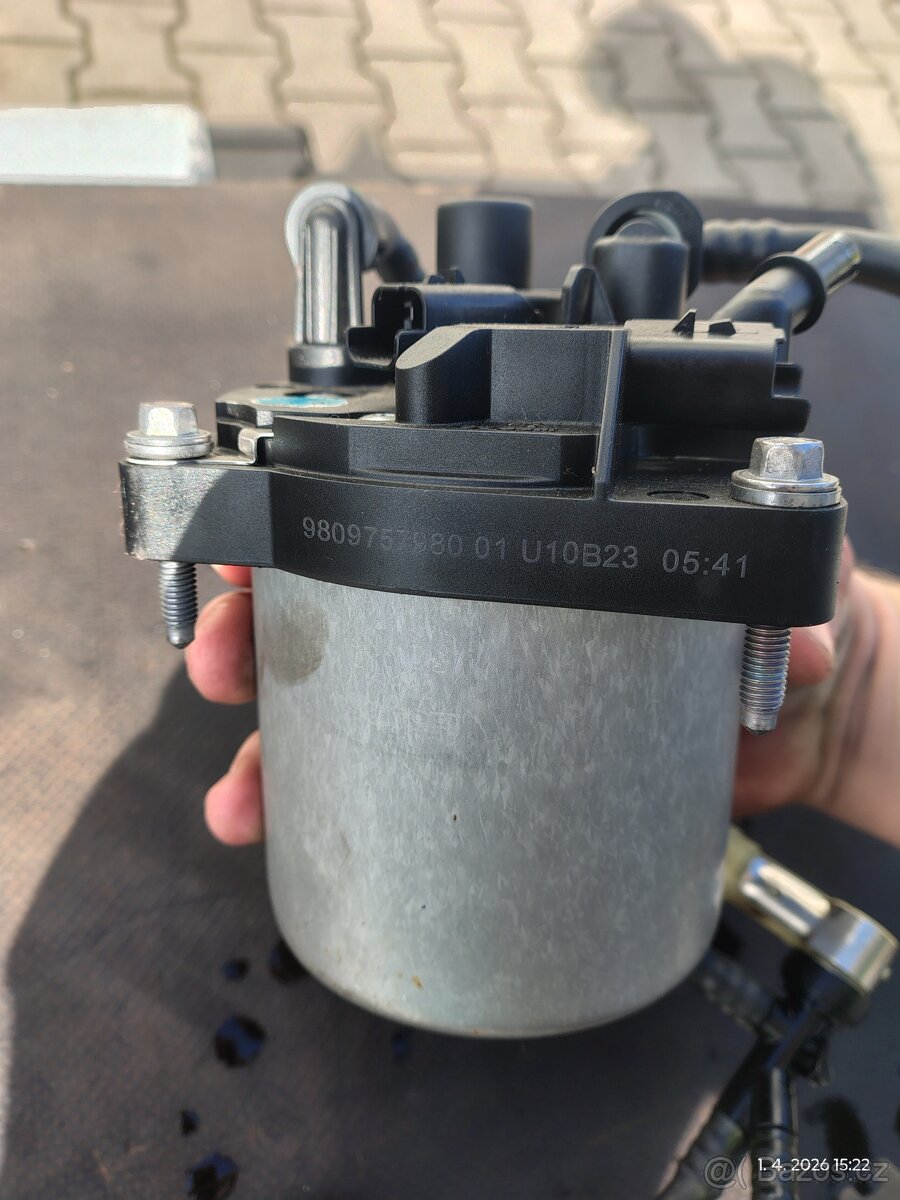 Prodám komplet naftového filtru Citroen Picasso C4 - 3