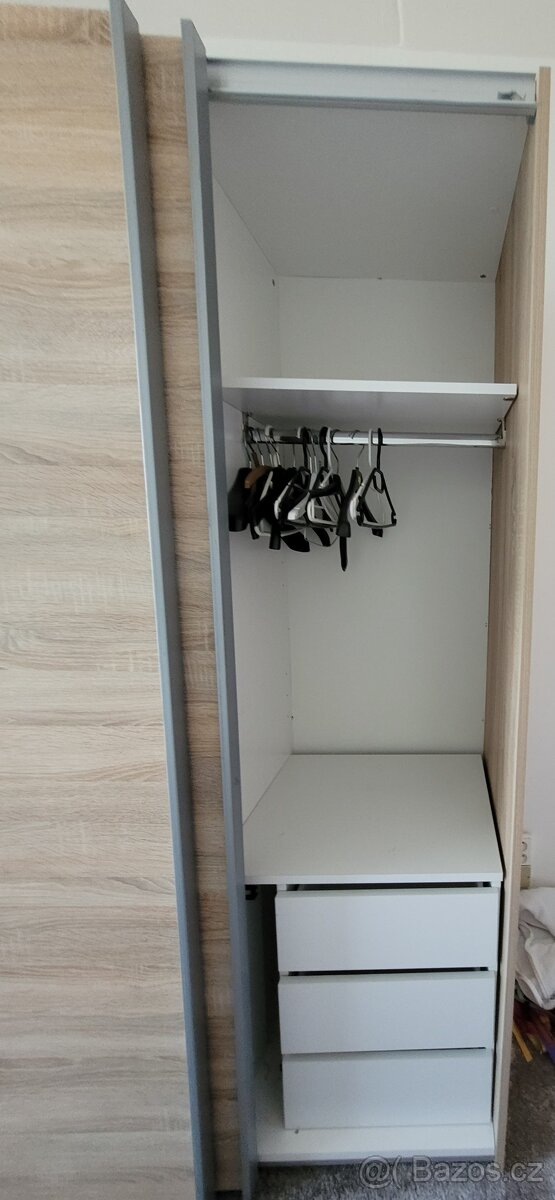 Šatní skříň - 3