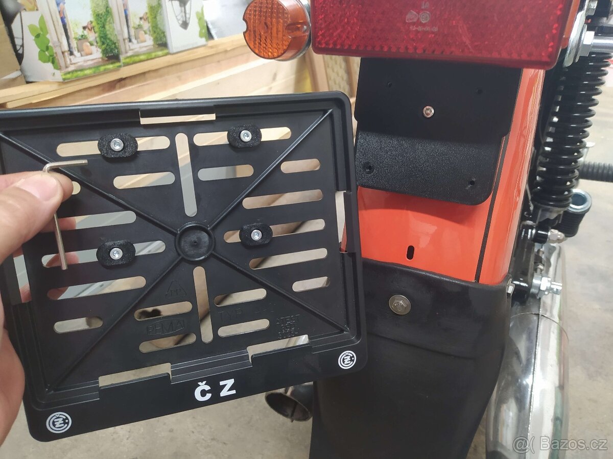 ČZ 350/472 - držák rámečku SPZ - 3