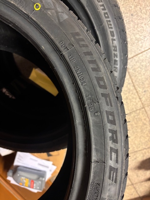 225/45 R18 - 3