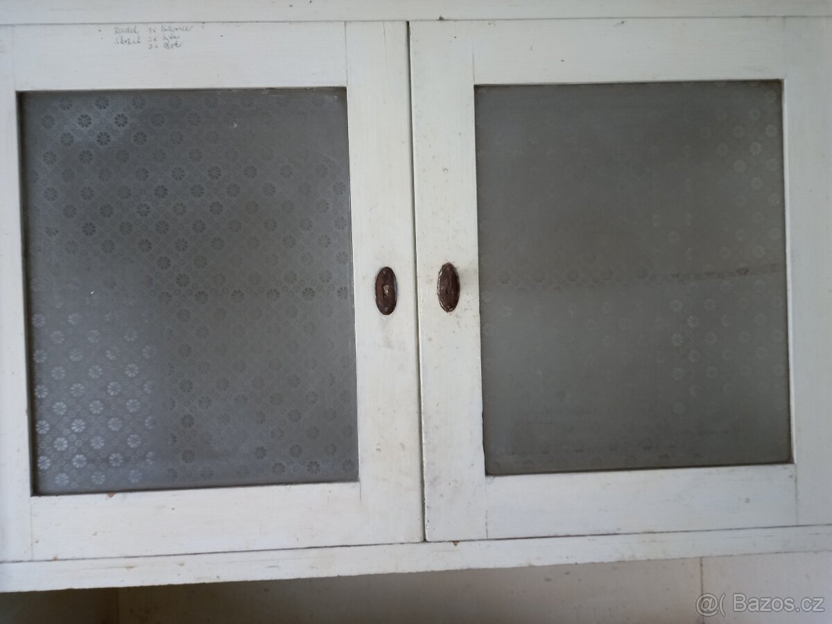 Masivní kredenc - 3