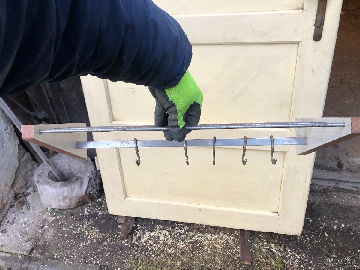 Věšák s poličkou - 3