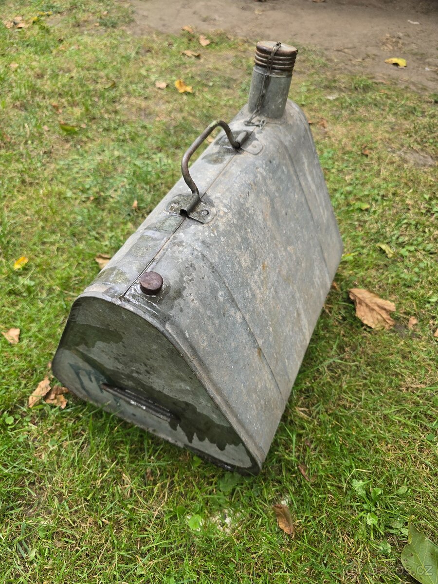 Kanystr 20L trojúhelnikový KSVD Praha Východ - 3