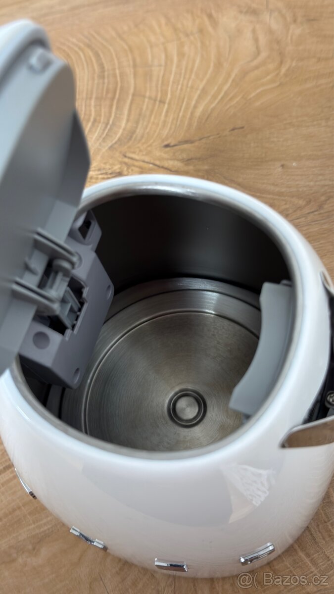 Rychlovarná konvice s regulací teploty Smeg 50's Style - 3