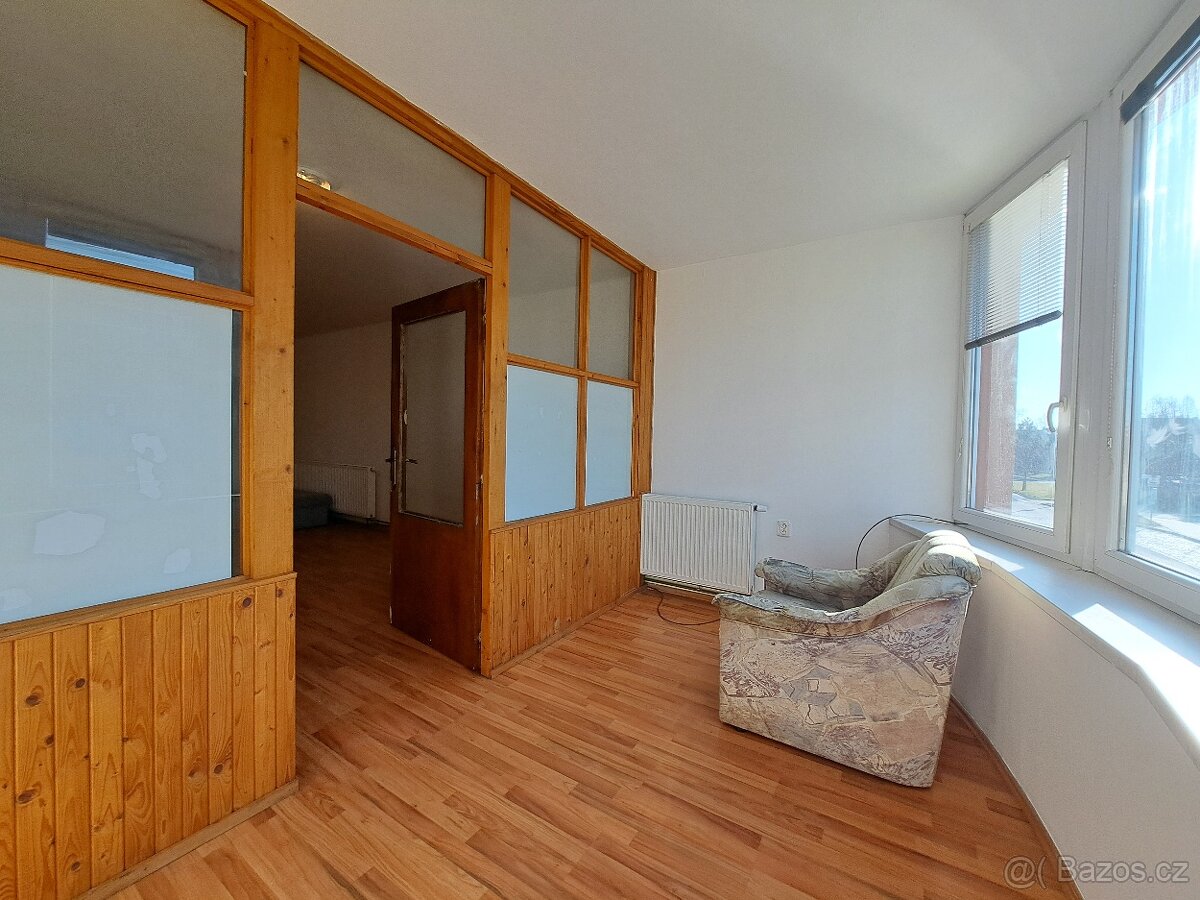 Pronájem bytu 3+1 o 137 m2 CENTRUM Veselí nad Moravou 2.NP - 3