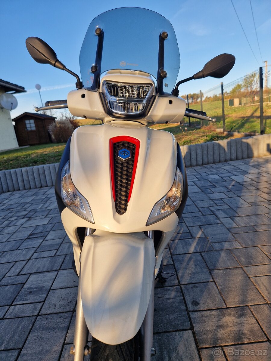 Skútr Piaggio Medley 125 Sport - 3