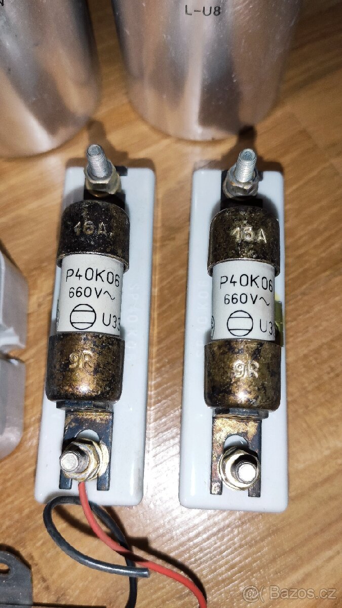 Kondenzátory, pojistky, potenciometr - 3