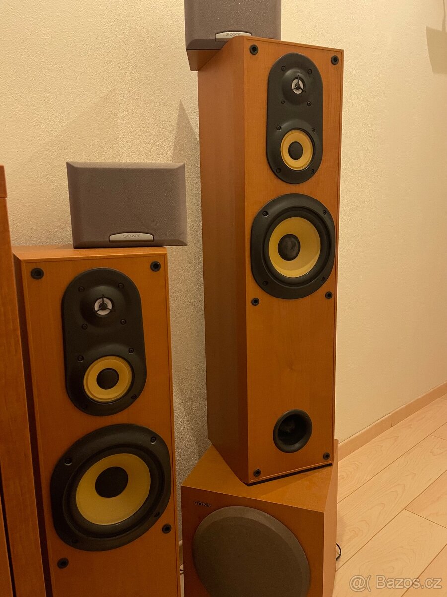 Repráky Sony a skříňka na reprák - 3