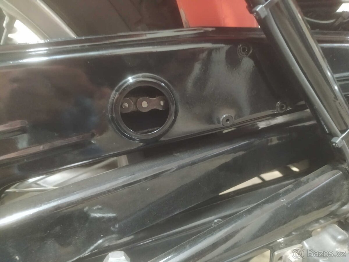 ČZ 350/472 - záslepka, krytka revizní otvor krytu řetězu - 3