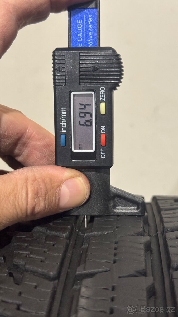 Zimní pneu 235/55/18 Nokian WR SUV 3 - 3