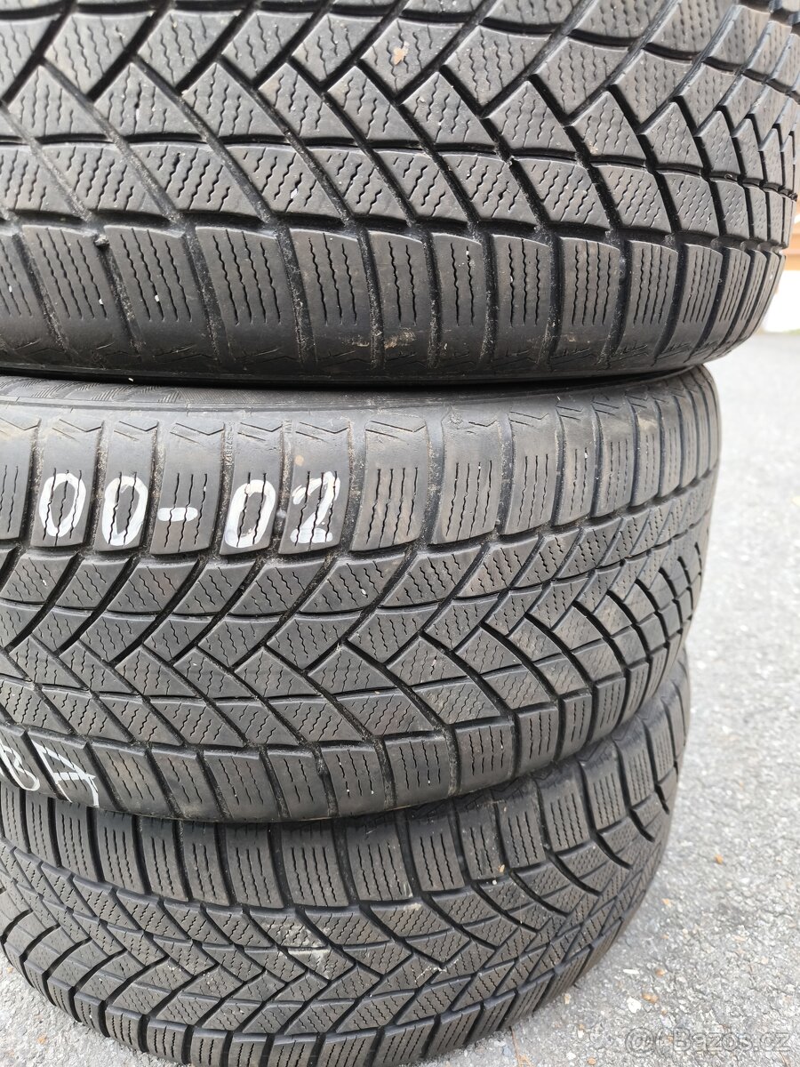 Zimní pneu 235 /50 r19 - 3