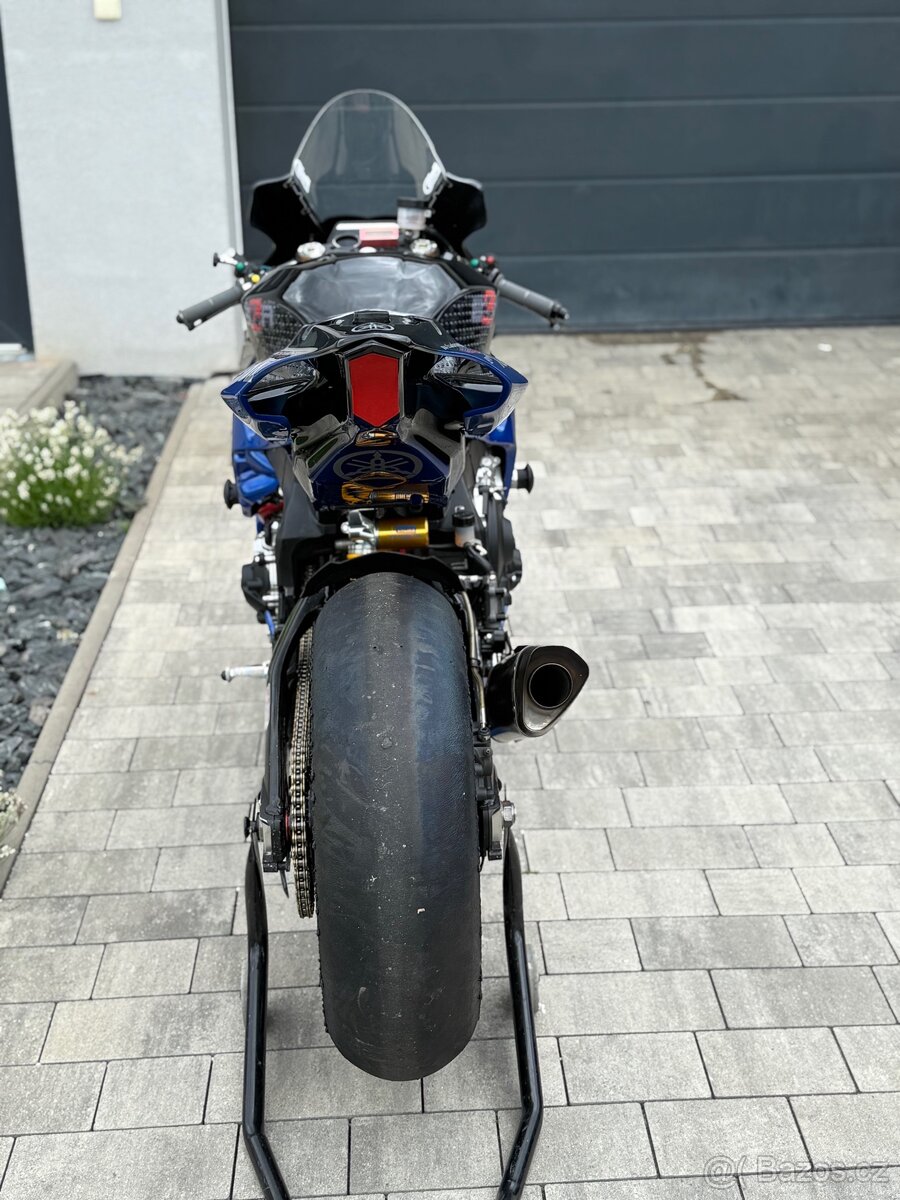 Yamaha r1 - 3