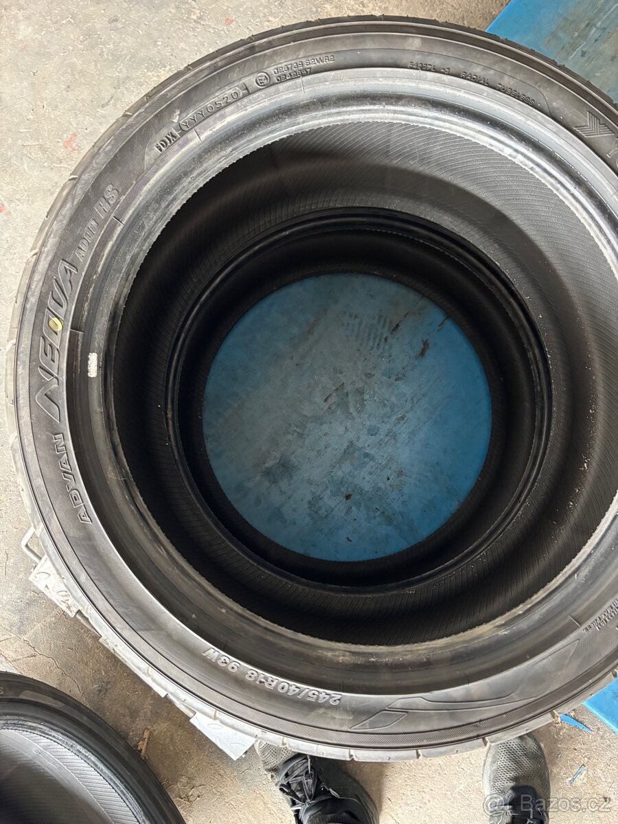 Yokohama Advan AD08RS 245/40/18 - 3