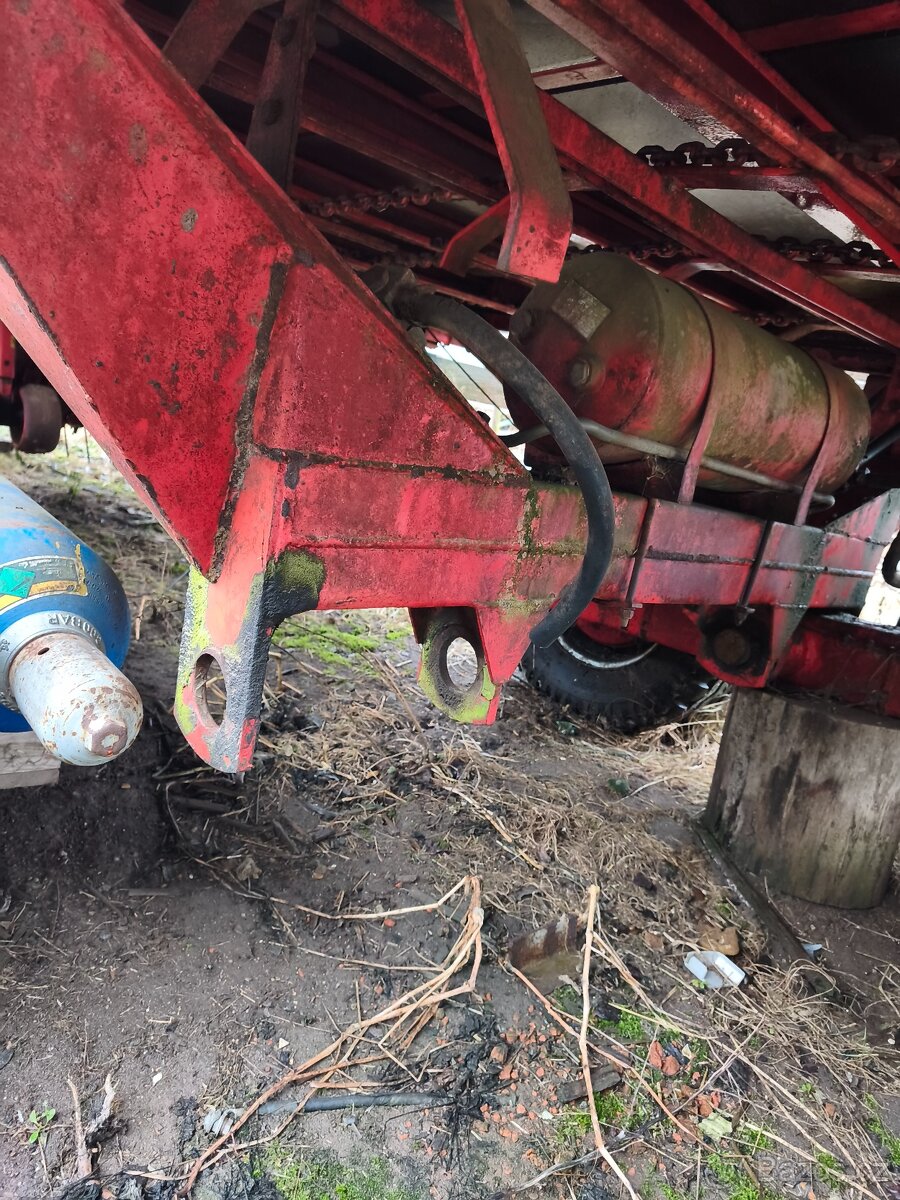 Kverneland Taarup 470 senážní vůz - 3