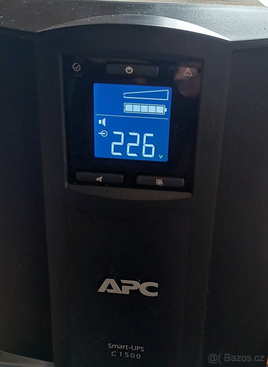 Záložní zdroj APC Smart - UPS C - 3